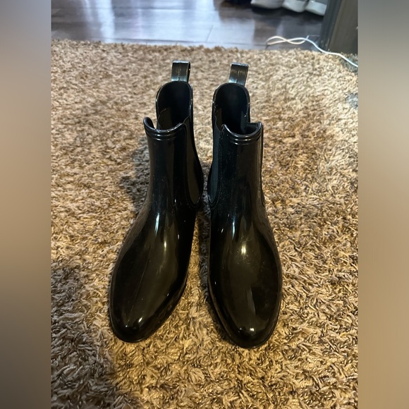 Black short ankle rain boots - size 9, never worn - Picture 1 of 7